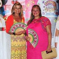 Caritina Goyanes y Cari Lapique en la fiesta Flower Power de Ibiza 2013