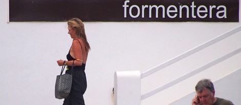 Kate Moss paseando por Formentera