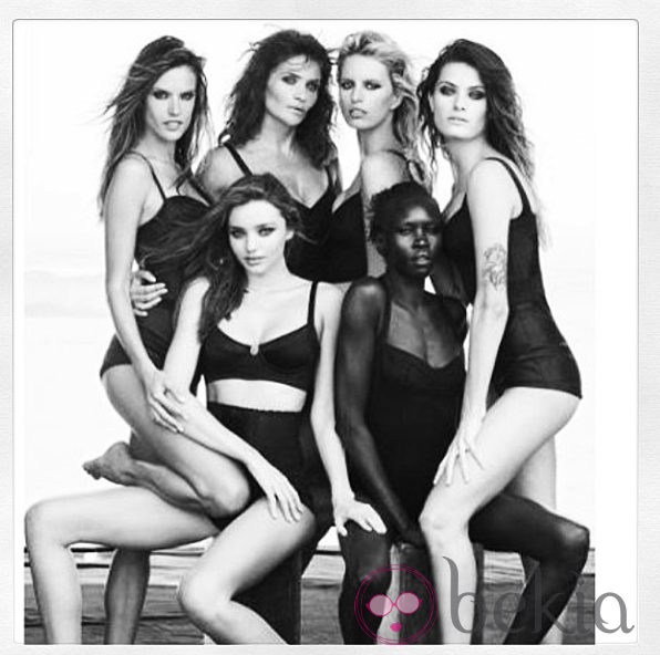 Miranda Kerr, Alek Wek, Alessandra Ambrossio, Helena Christensen, Isabeli Fontana y Karolina Kurkova en el Calendario Pirelli 2014