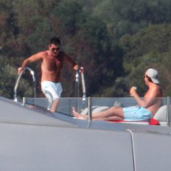 Simon Cowell se relaja en sus vacaciones en Cerdeña