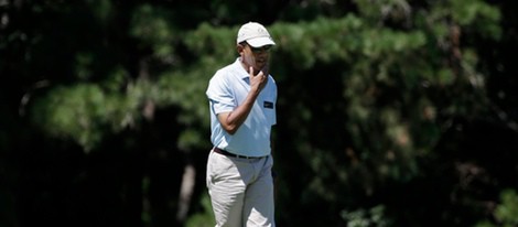 Barack Obama disfruta de sus vacaciones jugando al golf con amigos