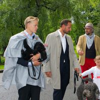 Marius Borg, Haakon, Ingrid y Marta Luisa de Noruega y Ari Behn en el 40 cumpleaños de Mette-Marit de Noruega