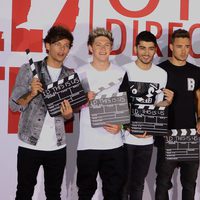 Los One Direction con claquetas durante el estreno de 'This is Us' en Londres