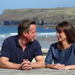 David y Samantha Cameron se dedican una tierna mirada en Cornualles