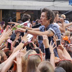 Harry Styles ante miles de fans en el Rockefeller Center