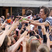 Harry Styles ante miles de fans en el Rockefeller Center