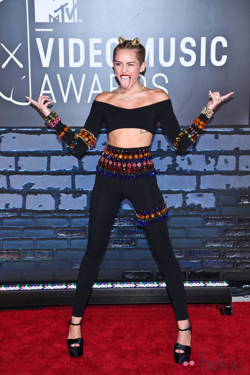 Miley Cyrus, rebelde en la alfombra roja de los MTV VMA 2013