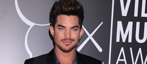 Adam Lambert en la alfombra roja de los MTV VMA 2013