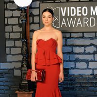 Crystal Reed en la alfombra roja de los MTV VMA 2013