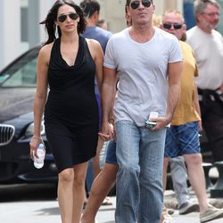 Simon Cowell y Lauren Silverman pasean cogidos de la mano por Saint Tropez