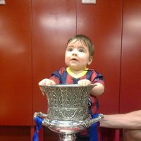 Milan Piqué con la Supercopa de España 2013