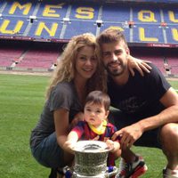 Gerard Piqué, Shakira y Milan con la Supercopa de España 2013 en el Camp Nou