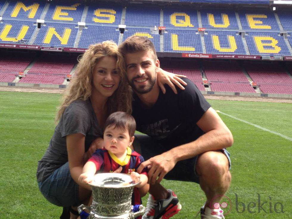 Gerard Piqué, Shakira y Milan con la Supercopa de España 2013 en el Camp Nou