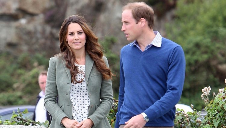 Kate Middleton reaparece tras ser madre en un acto con el Príncipe Guillermo en Anglesey