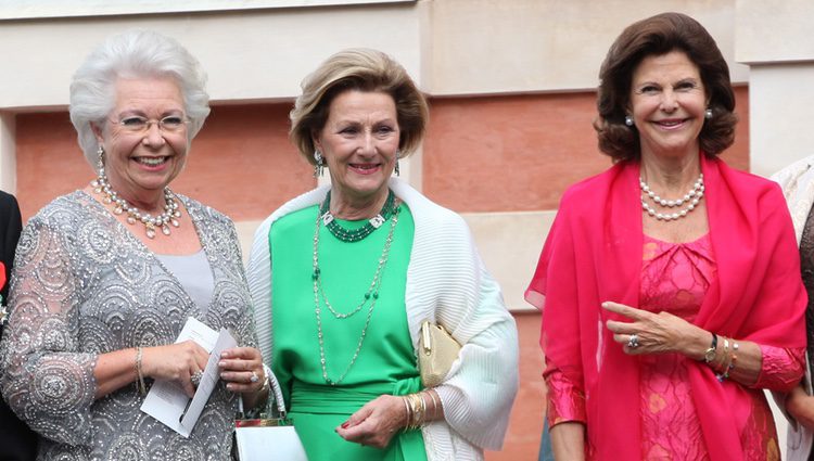 La Princesa Cristina, Sonia de Noruega y Silvia de Suecia en la boda de Gustaf Magnusson y Vicky Andren