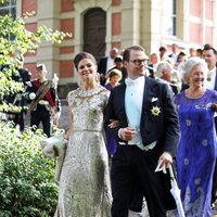 Victoria y Daniel de Suecia en la boda de Gustaf Magnusson y Vicky Andren