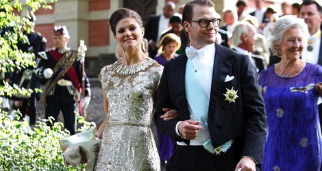 Victoria y Daniel de Suecia en la boda de Gustaf Magnusson y Vicky Andren