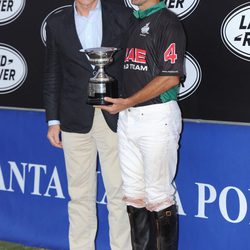 Alfonso Díez y Sebastián Merlos en la final de la copa de oro de polo de Sotogrande