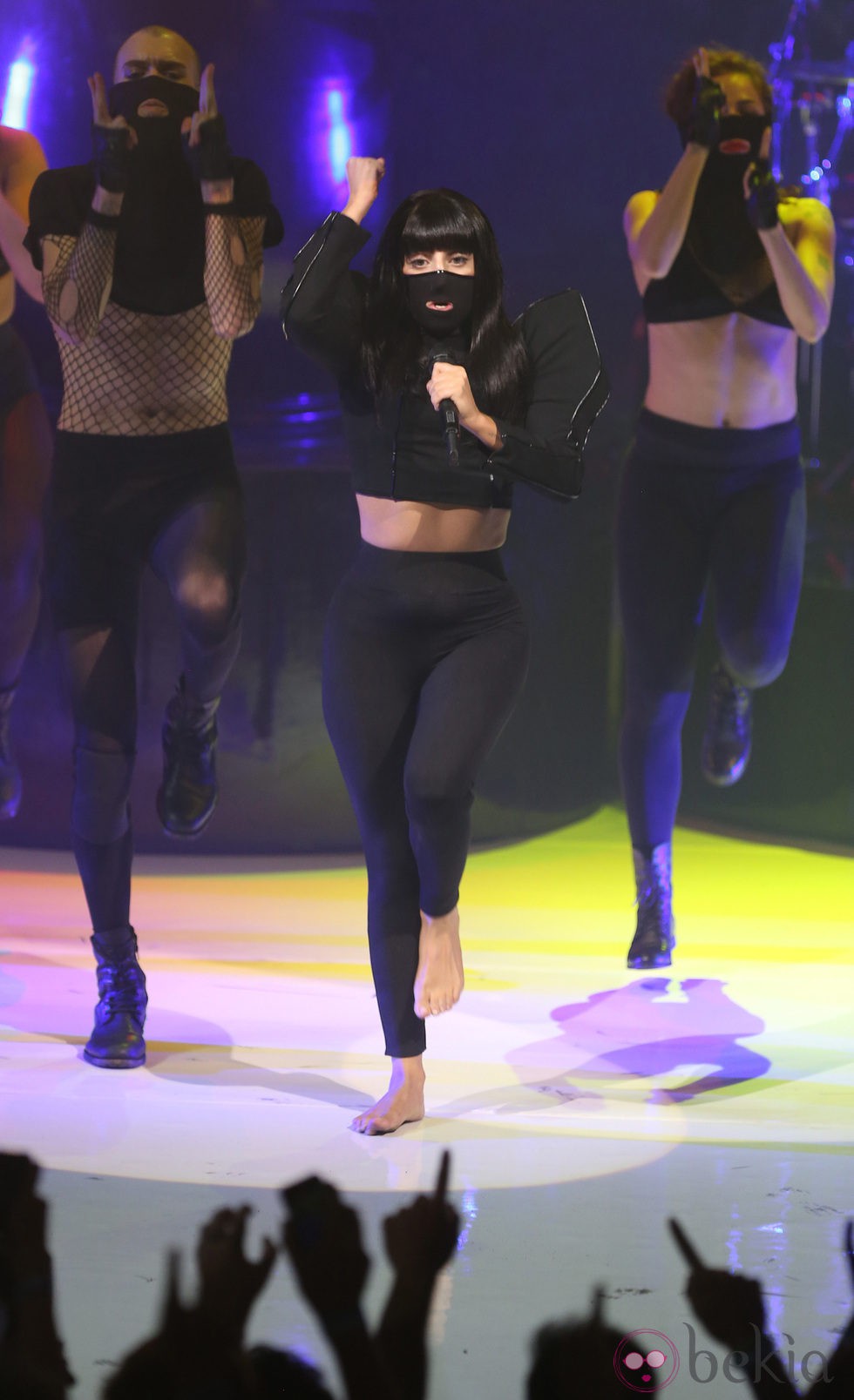 Lady Gaga vestida con un burka en el iTunes Festival 2013