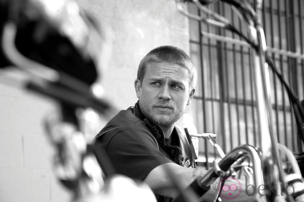 Charlie Hunnam en una imagen promocional de 'Hijos de la anarquía'