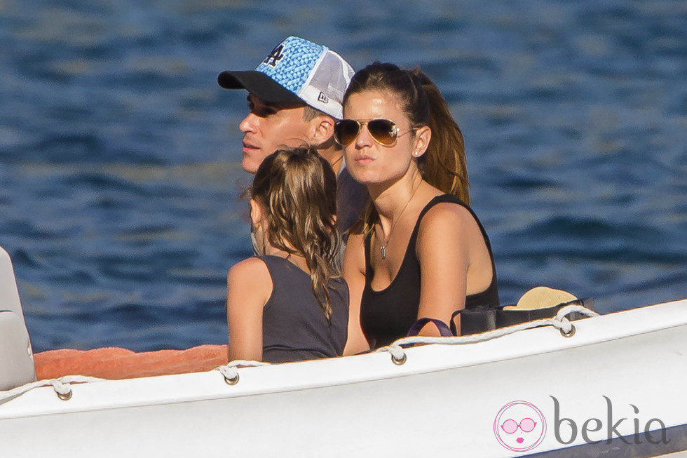 José Callejón y Marta Ponseti con su hija en Capri