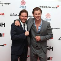 Chris Hemsworth y Daniel Brühl en el estreno de 'Rush'