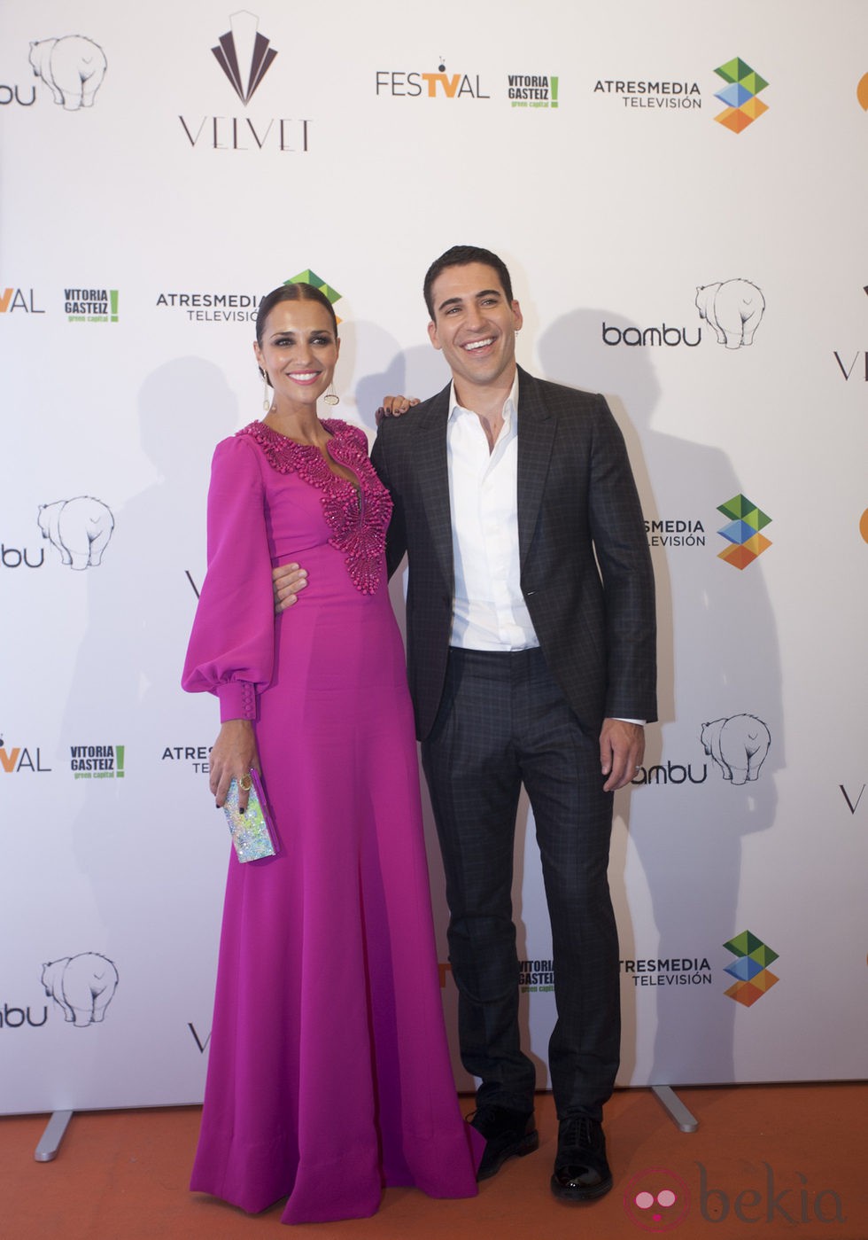 Paula Echevarría y Miguel Ángel Silvestre en el estreno de 'Galerías Velvet' en el FesTVal de Vitoria 2013