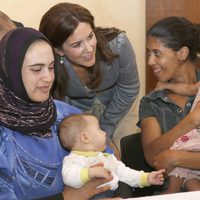 Mary de Dinamarca con mujeres y niños en Casablanca