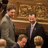 El Príncipe Felipe y Pau Gasol en la gala inaugural del 125 congreso del COI en Buenos Aires