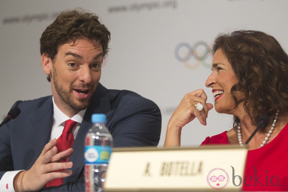 Pau Gasol y Ana Botella en la presentación de Madrid para los Juegos Olímpicos de 2020