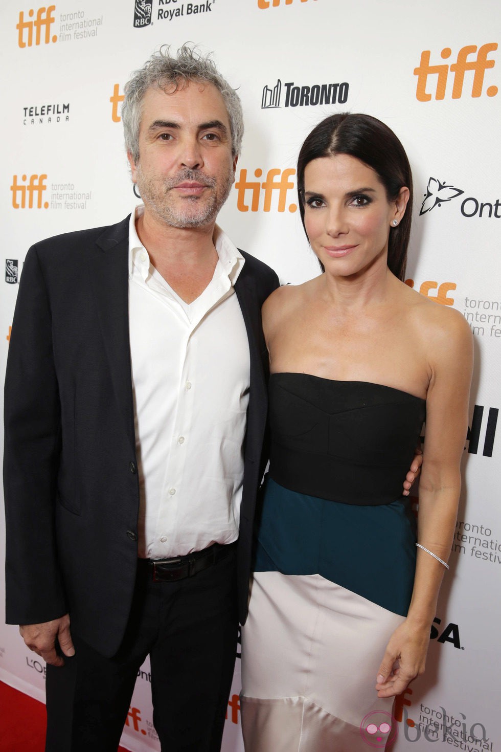 Alfonso Cuarón y Sandra Bullock en el estreno de 'Gravity' en el Festival Internacional de Cine de Toronto 2013