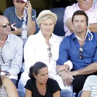 Hugh Jackman y Deborra-Lee Furness en las gradas del US Open de tenis femenino