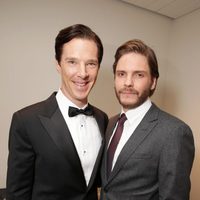 Benedict Cumberbatch y Daniel Brühl en el estreno de 'El quinto poder (Dentro de Wikileaks)' en el Festival Internacional de Cine de Toronto 2013