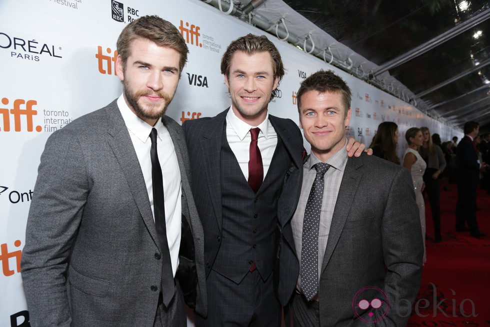 Liam Hemsworth, Chris Hemsworth y Luke Hemsworth en el estreno de 'Rush' en el Festival Internacional de Toronto 2013