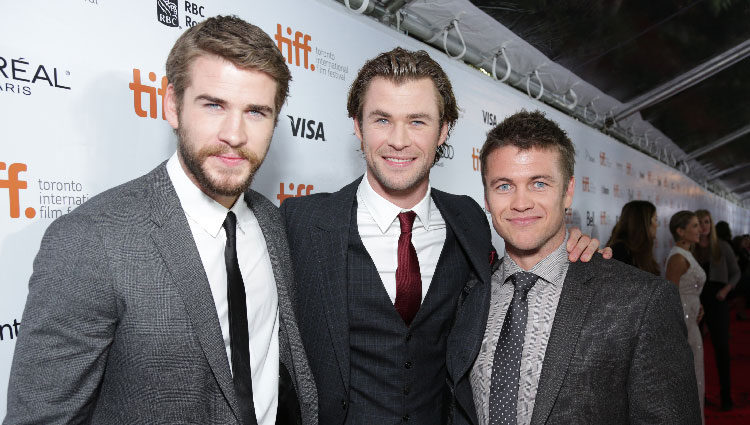 Liam Hemsworth, Chris Hemsworth y Luke Hemsworth en el estreno de 'Rush' en el Festival Internacional de Toronto 2013