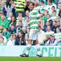 Louis Tomlinson jugando para el Celtic XI