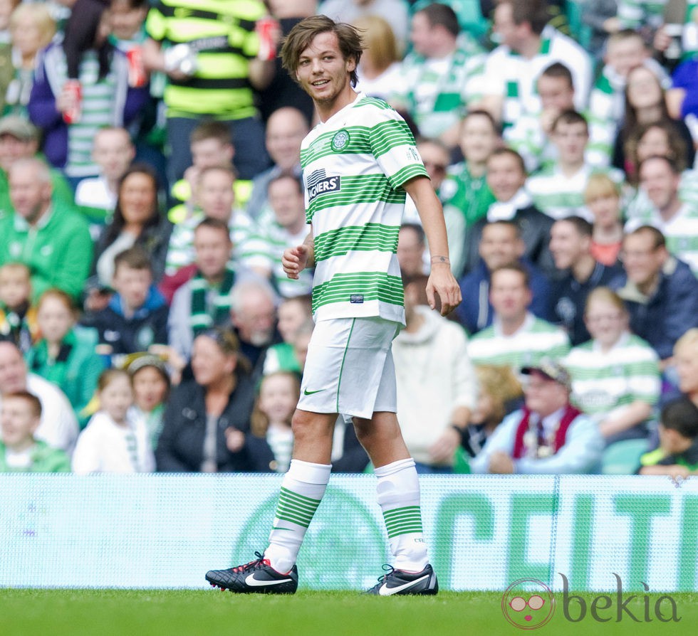 Louis Tomlinson jugando para el Celtic XI