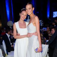 Candice Swanepoel y Karlie Kloss en una cena benéfica de la Fundación Novak Djokovic