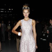 Jessica Hart en el desfile de J. Mendel primavera/verano 2014 en la Seman de la Moda de Nueva York