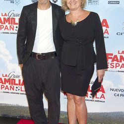 Roberto Enríquez y Ana Wagener en el estreno de 'La Gran Familia Española'