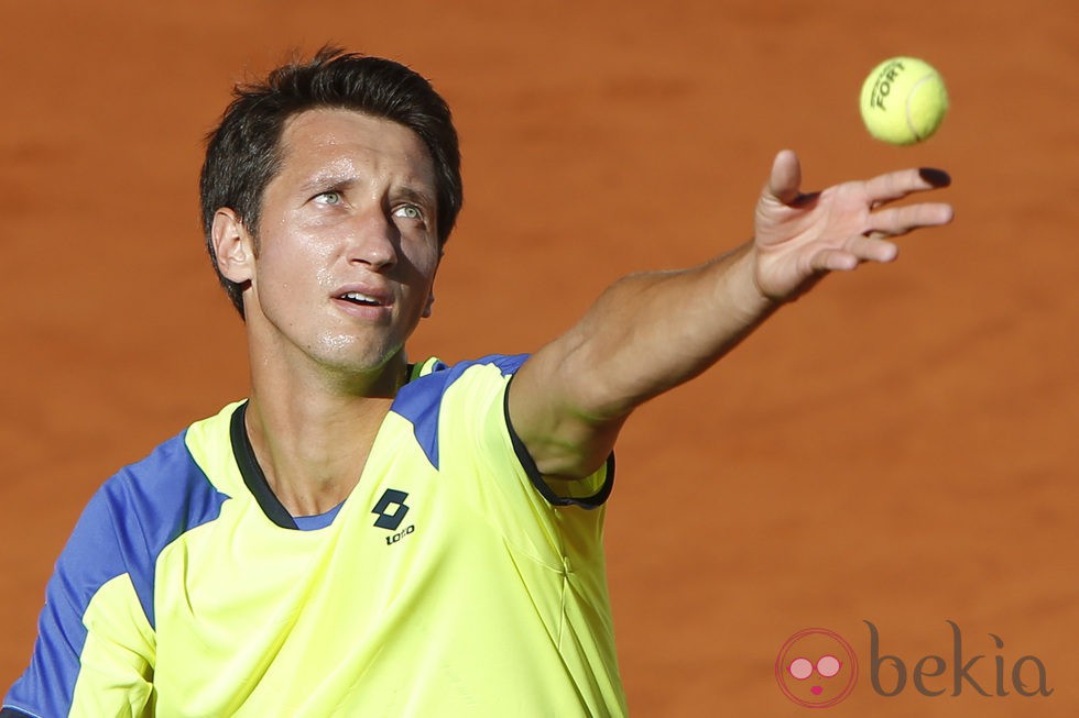 Sergiy Stakhovsky jugando la eliminatoria entre España y Ucrania en la Copa Davis 2013