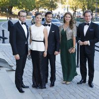 Daniel, Victoria, Carlos Felipe y Magdalena de Suecia con Christopher O' Neill en el Jubileo del Rey