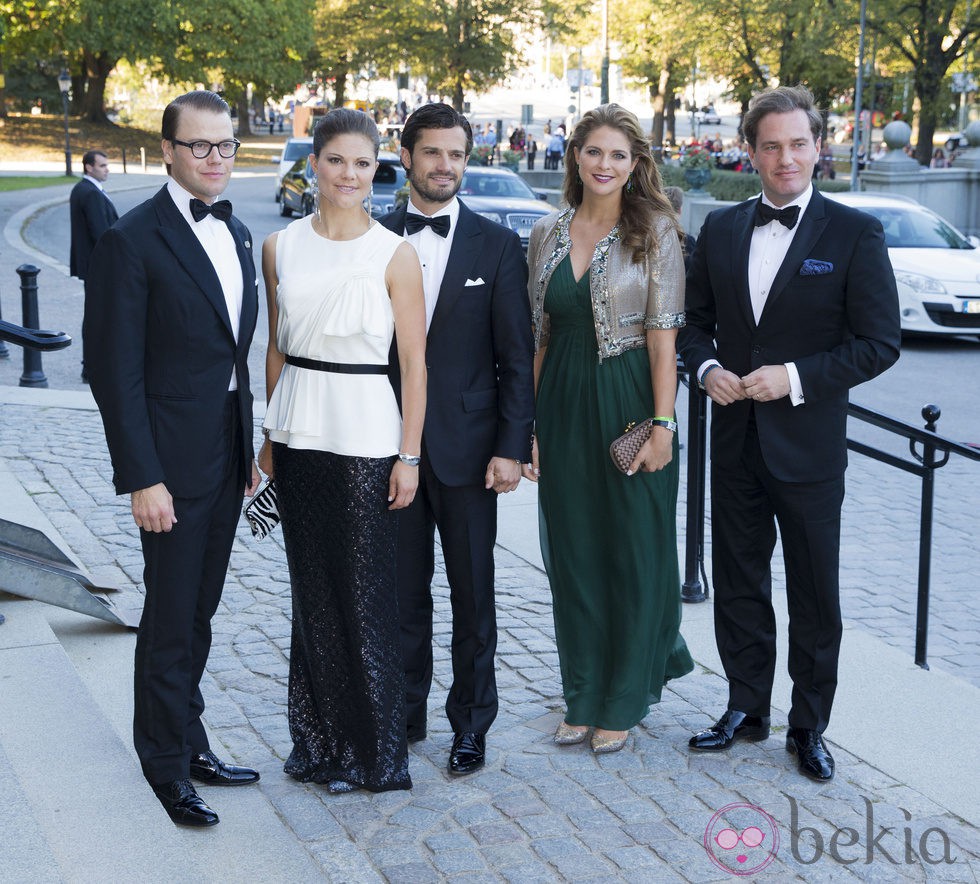 Daniel, Victoria, Carlos Felipe y Magdalena de Suecia con Christopher O' Neill en el Jubileo del Rey