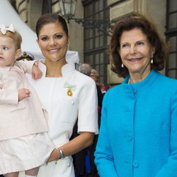 La Reina Silvia y las Princesas Victoria y Estela en el Jubileo del Rey Carlos Gustavo de Suecia