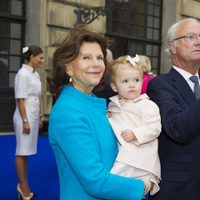 Los Reyes de Suecia con la Princesa Estela en el Jubileo del Rey Carlos Gustavo de Suecia