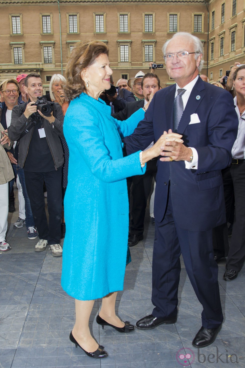 Los Reyes de Suecia bailando en el Jubileo del Rey Carlos Gustavo de Suecia