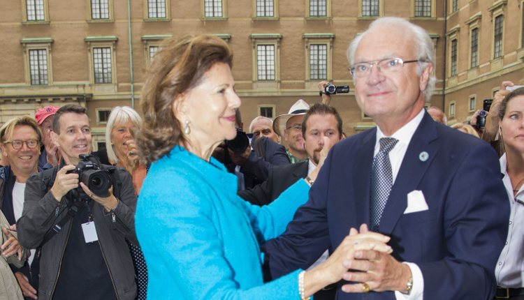 Los Reyes de Suecia bailando en el Jubileo del Rey Carlos Gustavo de Suecia