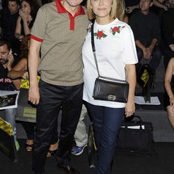 Antonia San Juan y Luis Miguel Seguí en el desfile primavera/verano 2014 de Carlos Díez y María Escoté