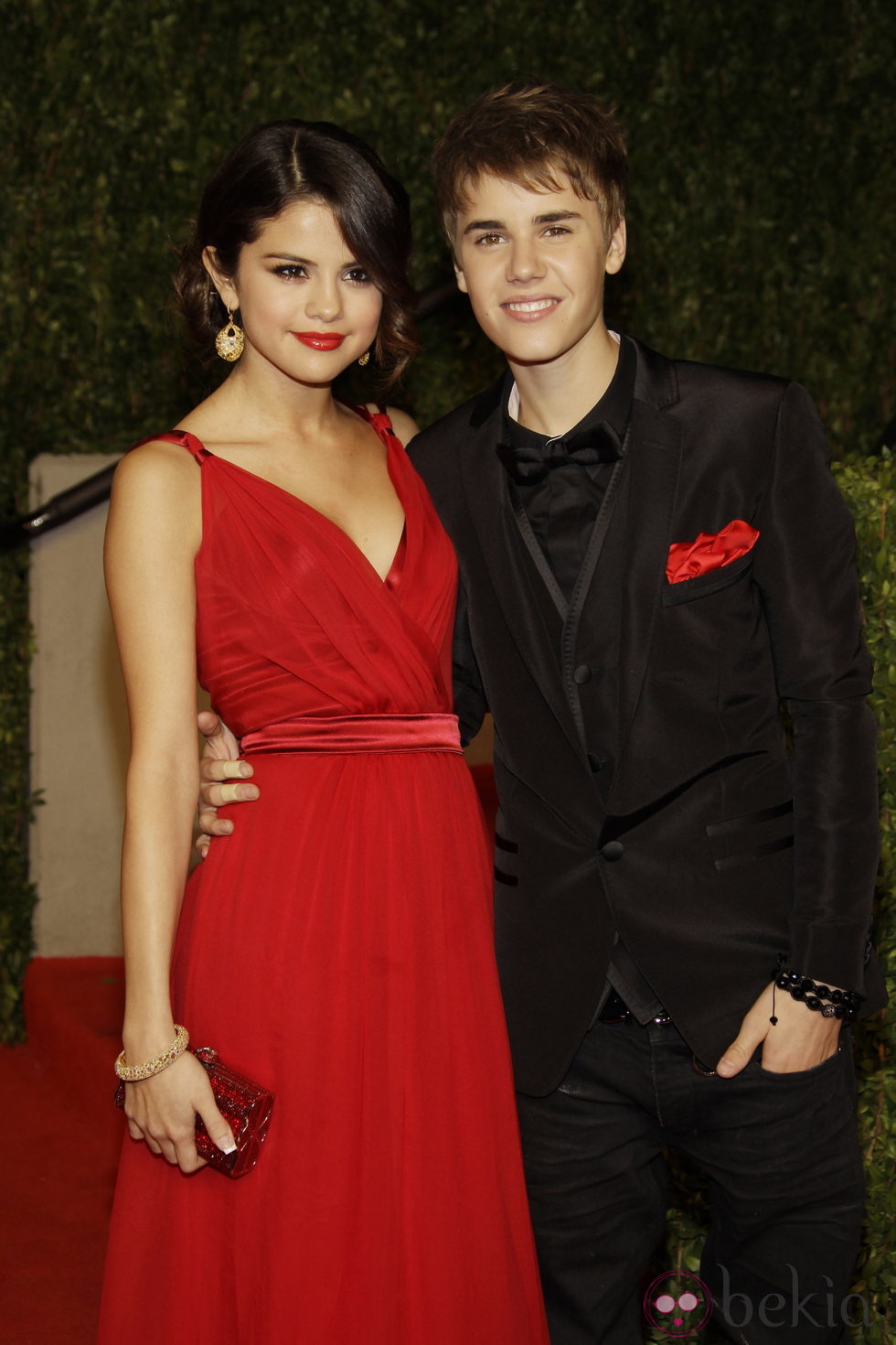 Justin Bieber y Selena Gomez confirman su noviazgo en una fiesta tras los Oscar 2011