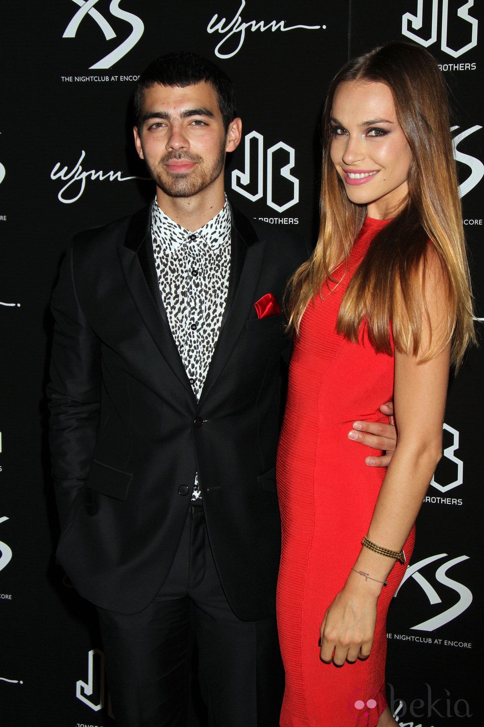 Joe Jonas y Blanda Eggenschwiler en la fiesta del 21 cumpleaños de Nick Jonas en Las Vegas